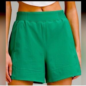LULULEMON STRETCH WOVEN RELAXED FIT HIGH RISE SHORT 4” XL Kelly Green